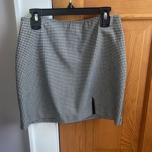 Mini skirt with slit